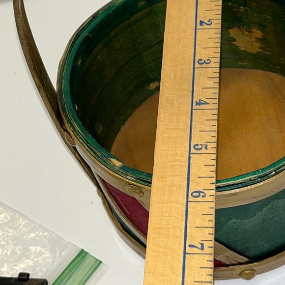 Vintage Christmas Decor  Basket Red Green Gold  Trim - Picture 4 of 4